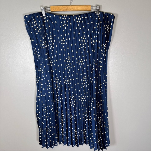 J.Crew Pleated Pull-on Luster Charmeuse Midi Skirt Navy Floral Plus Size 2X - Picture 4 of 8